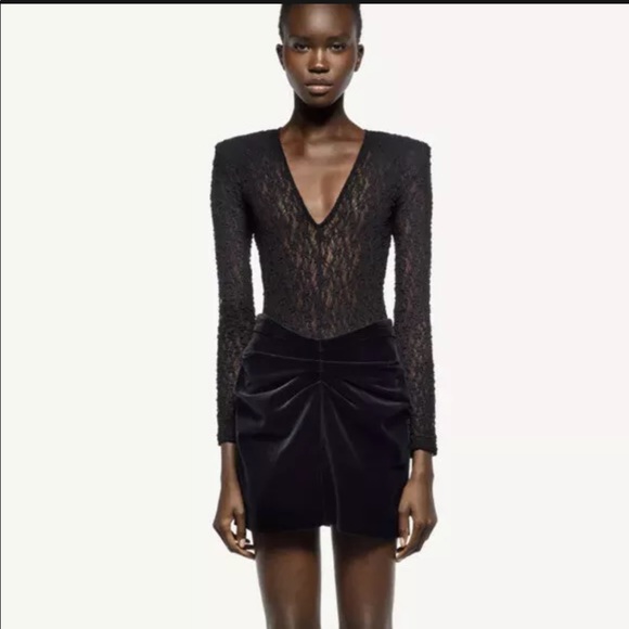 NWT- Zara High Waisted Mini Velvet Ruched Black Skirt Size Medium - Picture 3 of 12